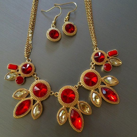 Runway Large Red Rhinestone Gold Collar Necklace & Pierced Earrings Set - Picture 3 of 5